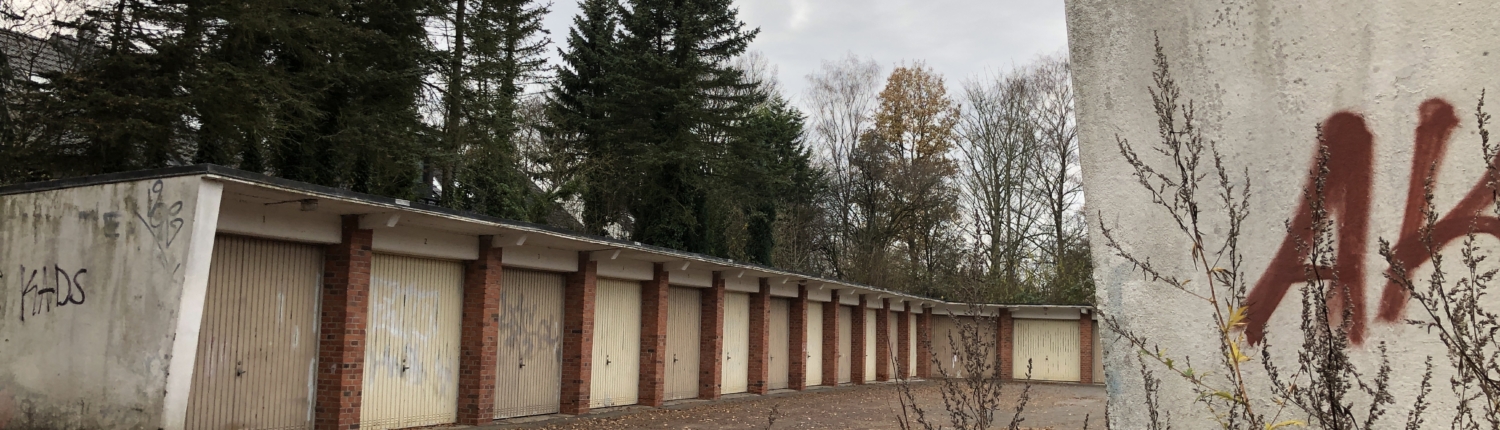 Garagen der Reihenhaussiedlung Tönninger Weg